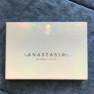 Anastasia BeverlyHills Moonchild Glowkit Highlight